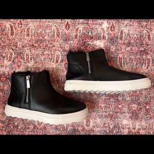 J Slides black ankle booties, US 7.5, lined with faux shearling